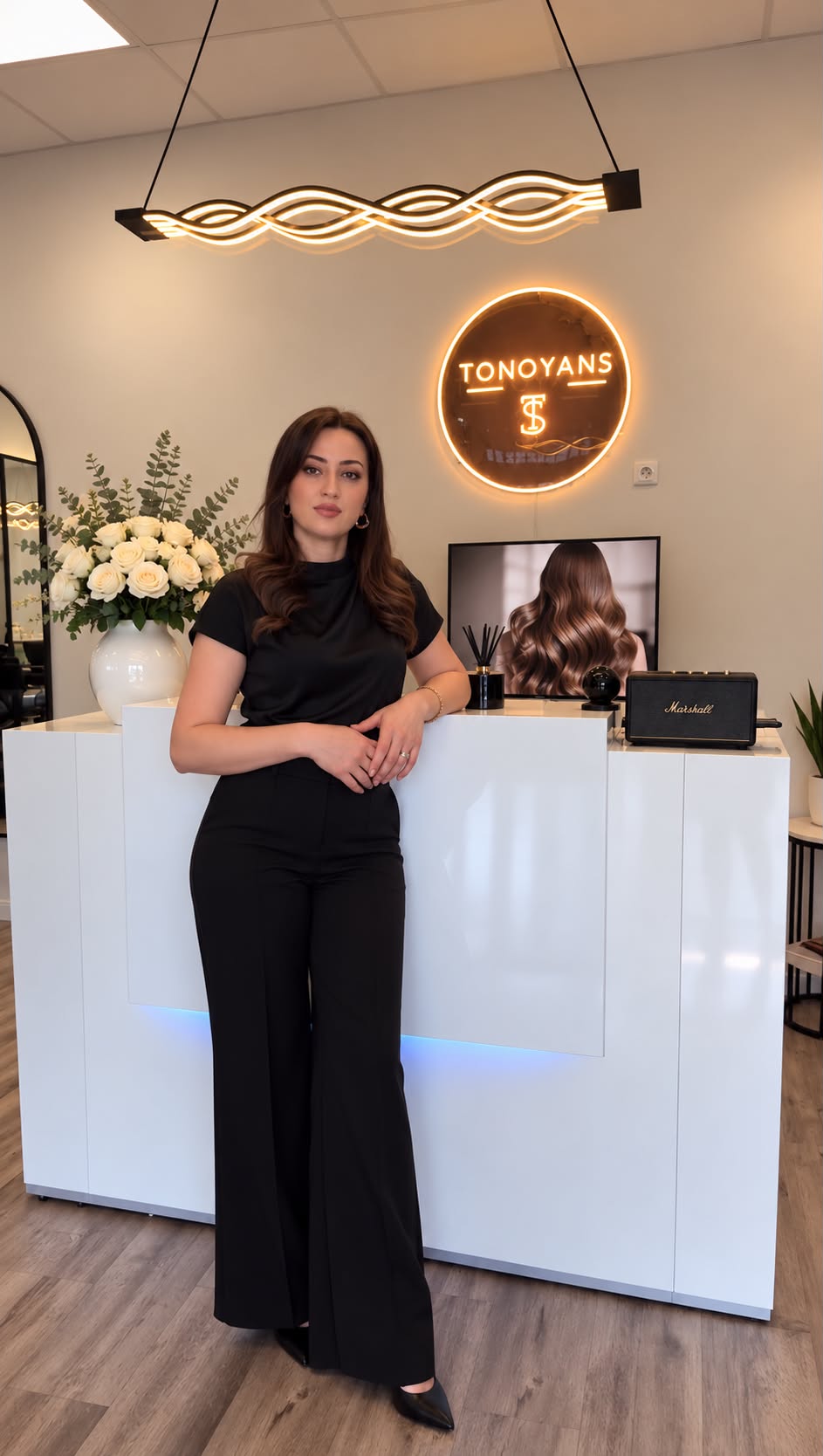 Friseurmeisterin Nazik Tonoyan bei der Arbeit im TONOYANS STUDIO